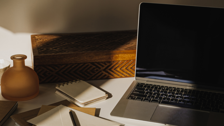 Publications pour vendre ses services : les 4 types qui font venir les demandes